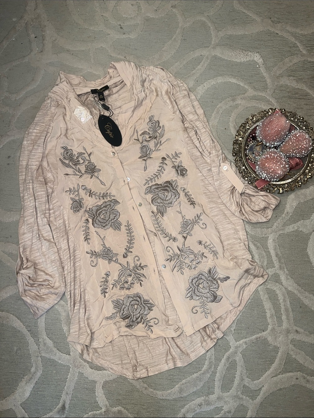 NWT🌷CUPIO🌷Cream embroidered 3/4 sleeve viscose knit top